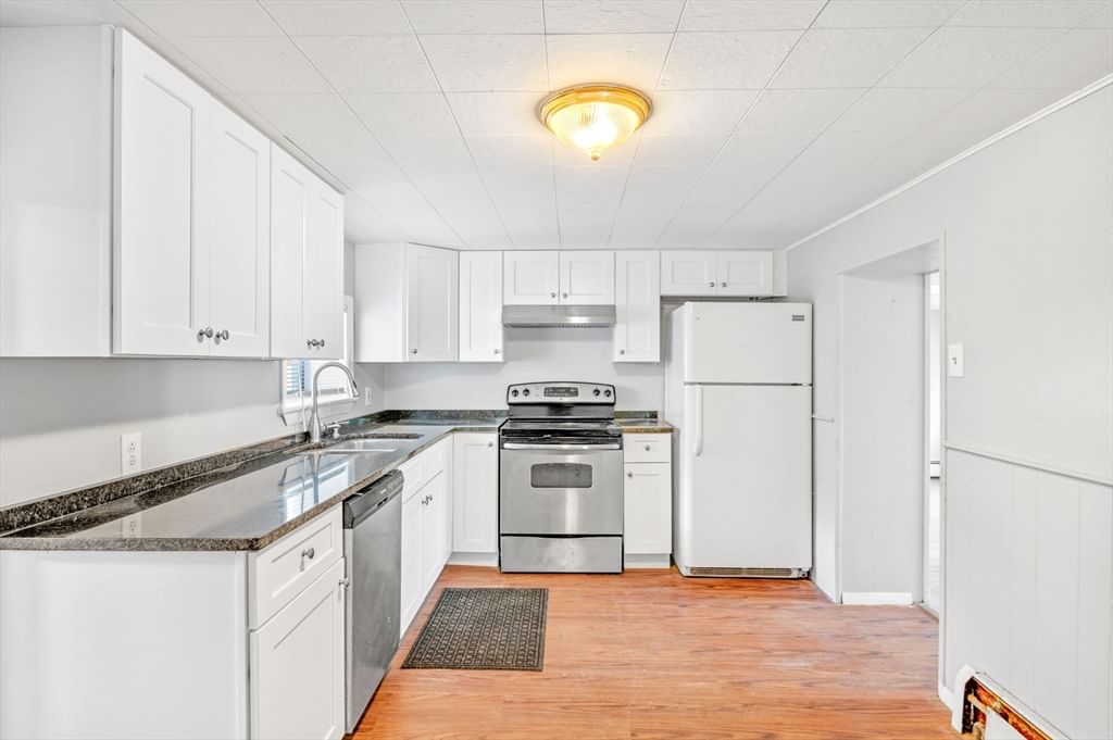 145 Boston St Salem — Photo 13 of 41