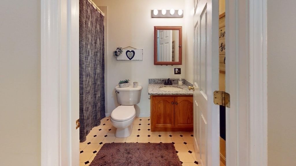233 Tispaquin St Middleboro — Photo 16 of 42