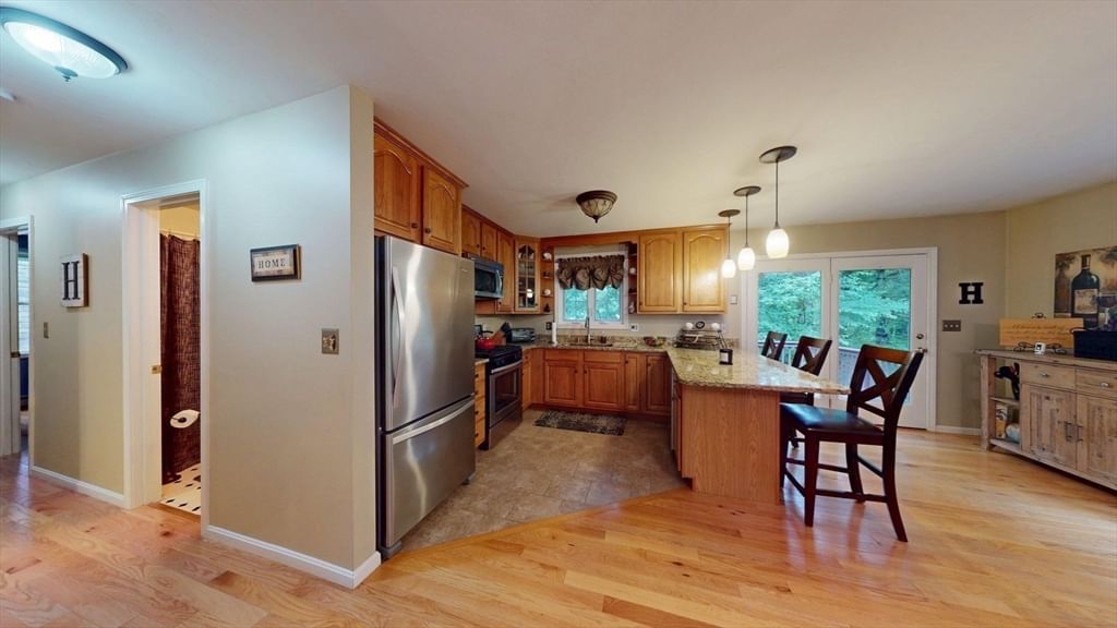 233 Tispaquin St Middleboro — Photo 5 of 42