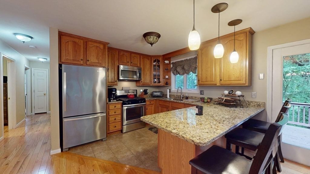 233 Tispaquin St Middleboro — Photo 6 of 42