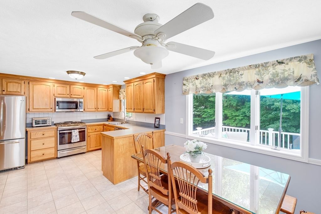 33 Farnham Rd, Rowley, MA 01969 photo 2