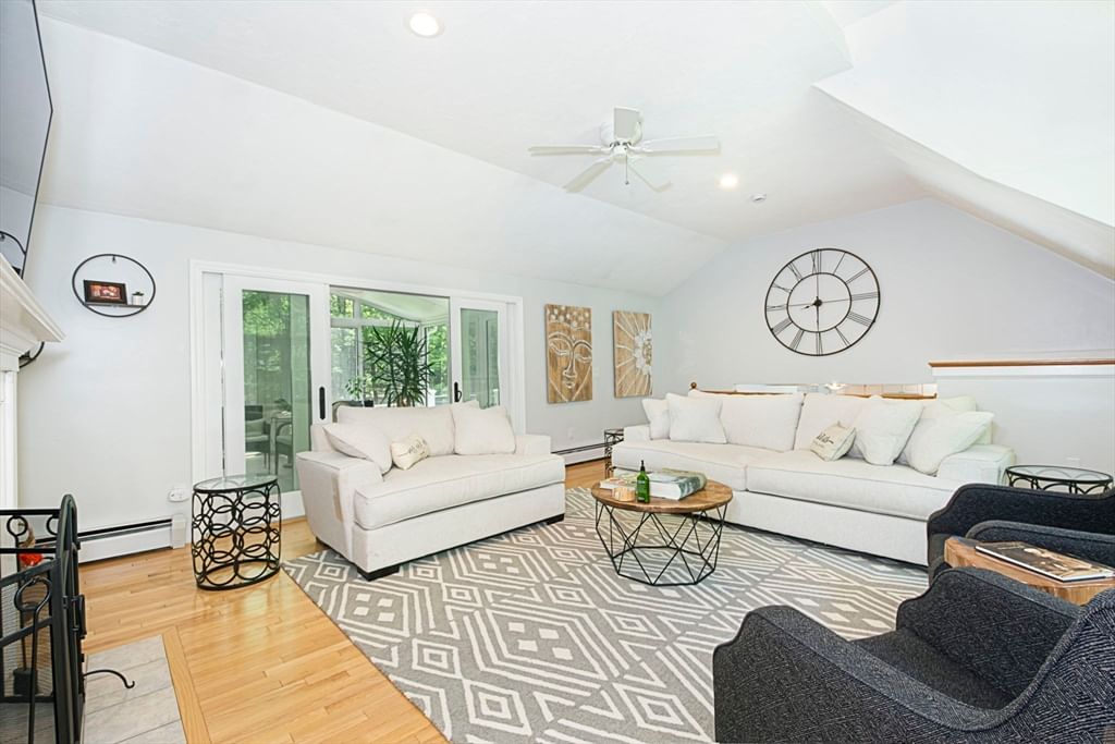 8 Upton St, Dunstable, MA 01827 photo 3