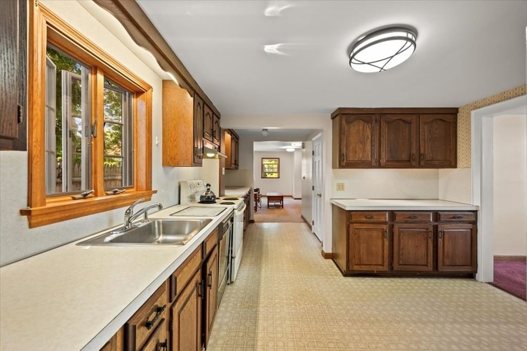 47 Little Rock Ave Falmouth — Photo 13 of 32