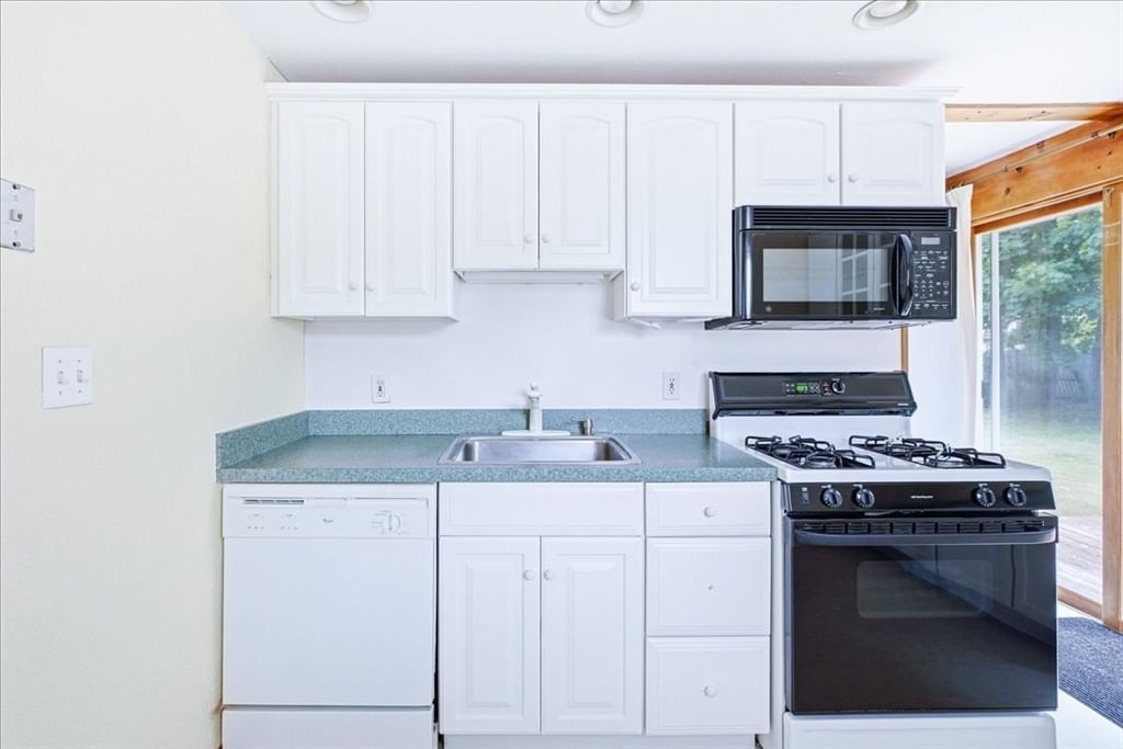 20 Pine Hill Ter Rockland — Photo 11 of 32
