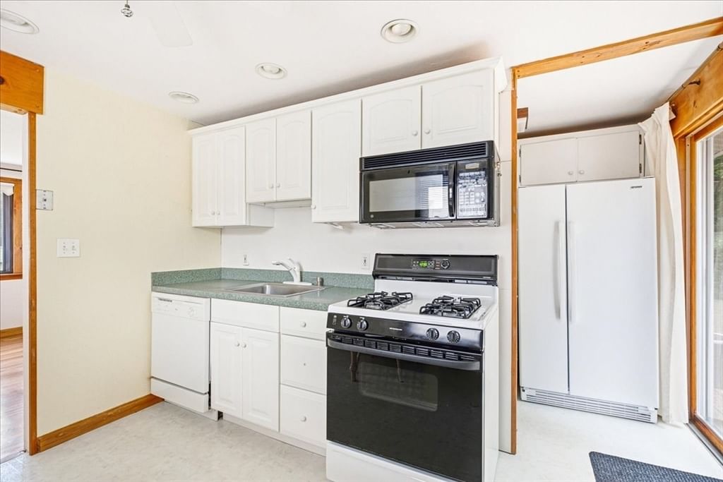 20 Pine Hill Ter Rockland — Photo 12 of 32