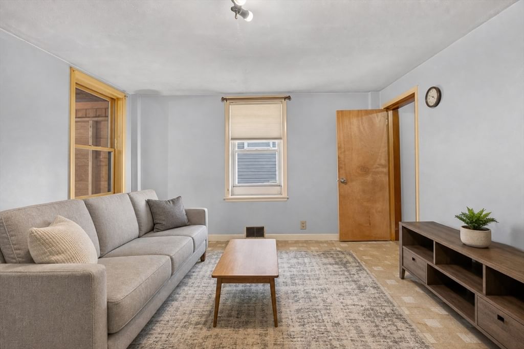 328-330 Cabot St Beverly — Photo 11 of 33