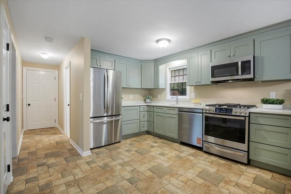 30 Currycomb Cir Barnstable — Photo 14 of 42
