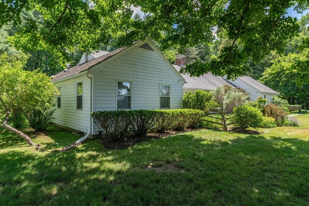 1196 Florence Rd Northampton — Photo 4 of 40