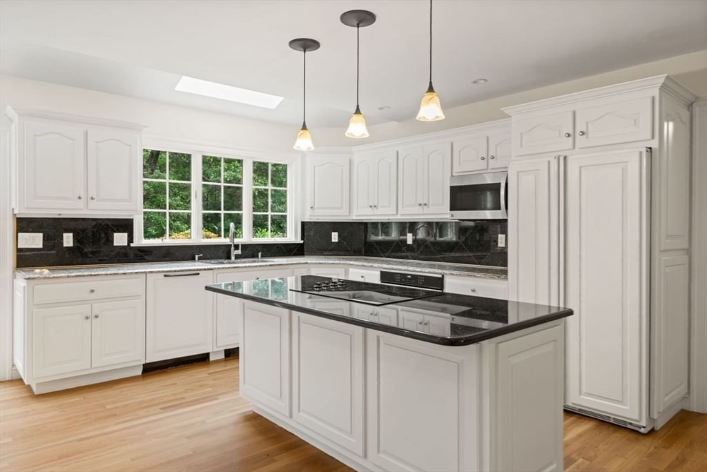 6 Old Harry Rd Southborough — Photo 10 of 33
