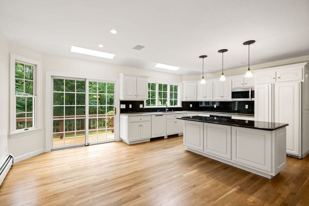 6 Old Harry Rd Southborough — Photo 8 of 33