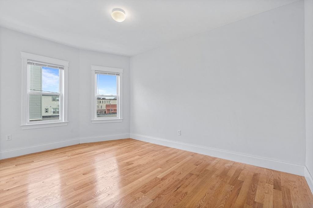 8 Roach St Boston — Photo 10 of 17