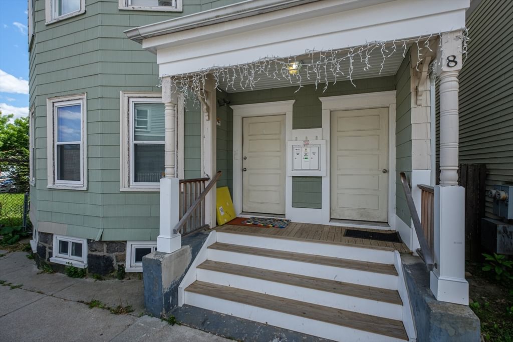 8 Roach St Boston — Photo 15 of 17