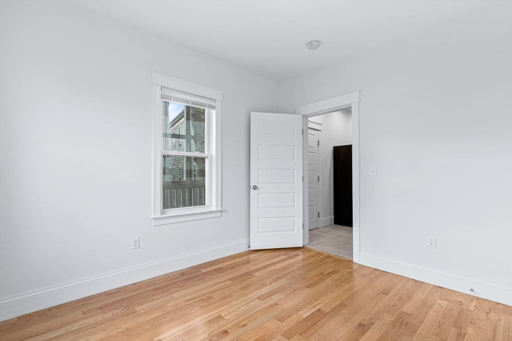 8 Roach St Boston — Photo 6 of 17