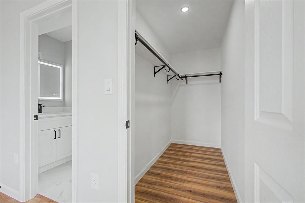298 King St Fall River — Photo 12 of 20