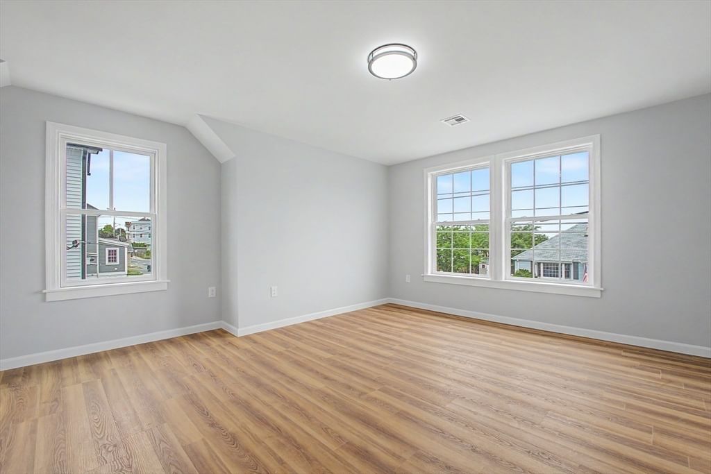 298 King St Fall River — Photo 13 of 20