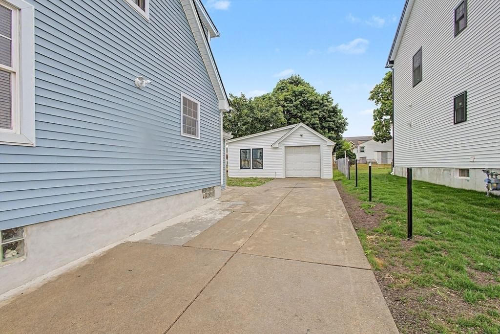 298 King St Fall River — Photo 16 of 20