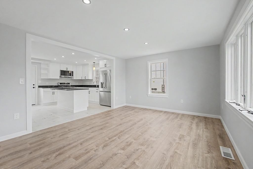 298 King St Fall River — Photo 17 of 20