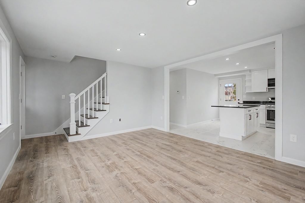 298 King St Fall River — Photo 18 of 20