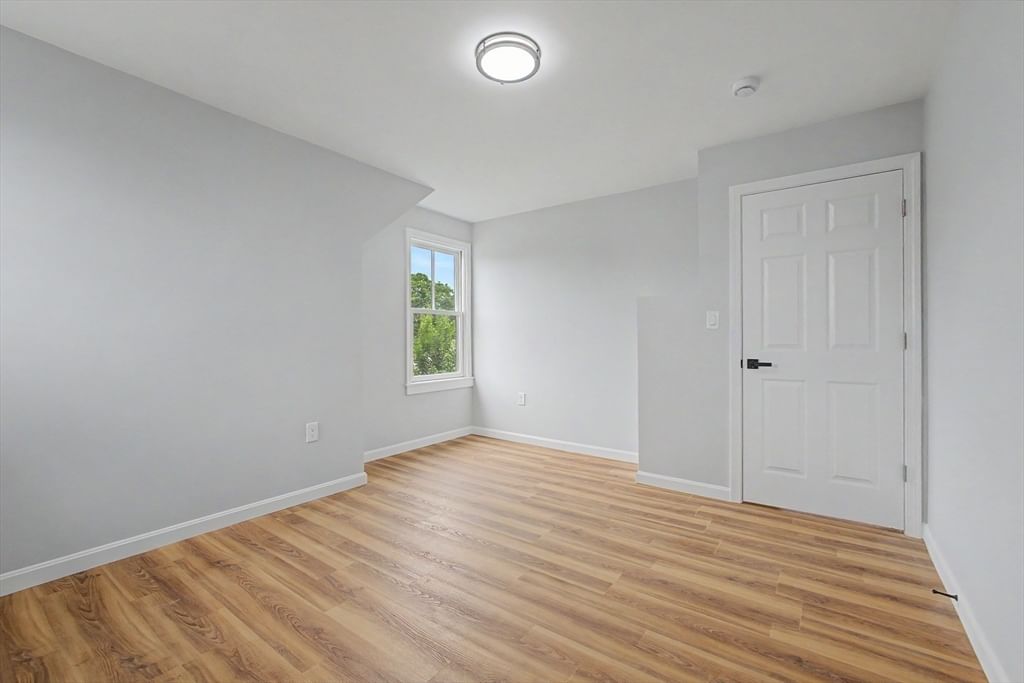 298 King St Fall River — Photo 9 of 20