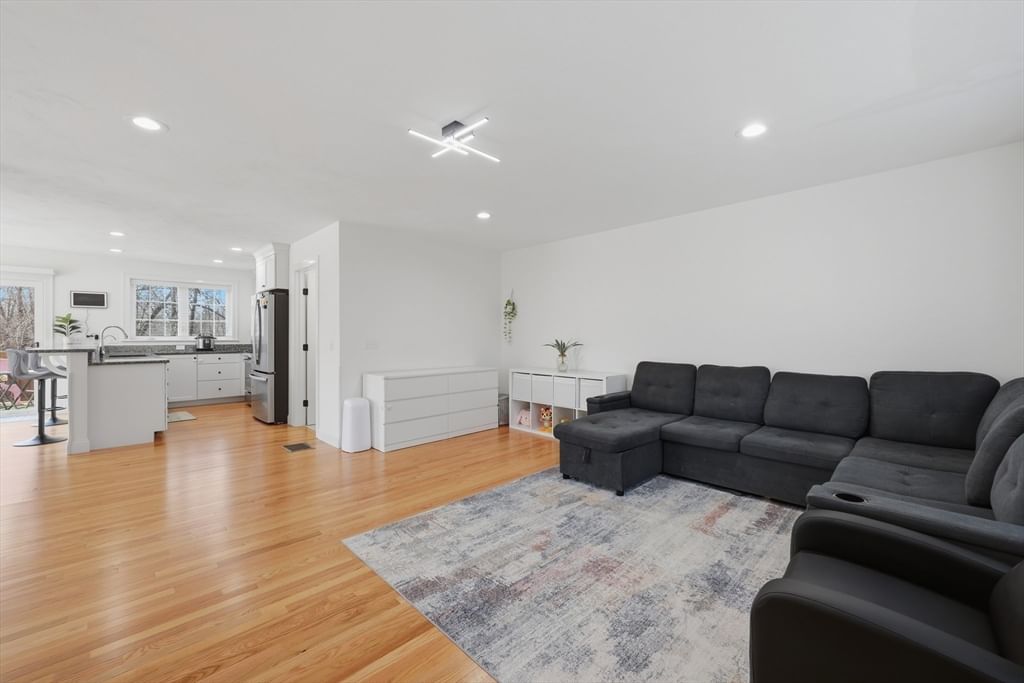 670A Burncoat St #A Worcester — Photo 5 of 36