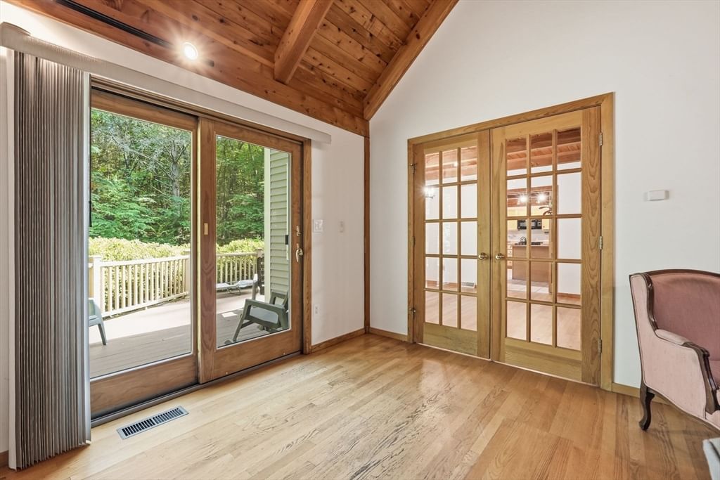 470 Montague Rd Sunderland — Photo 10 of 42