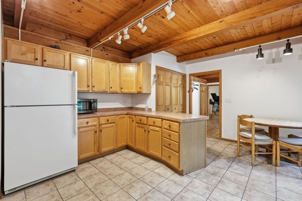 470 Montague Rd Sunderland — Photo 12 of 42