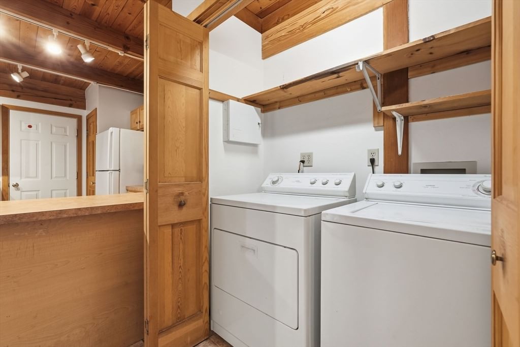 470 Montague Rd Sunderland — Photo 15 of 42