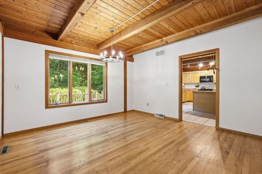470 Montague Rd Sunderland — Photo 17 of 42