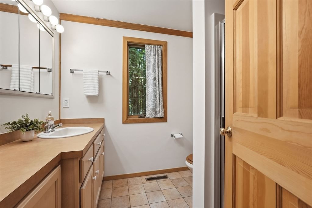470 Montague Rd Sunderland — Photo 18 of 42