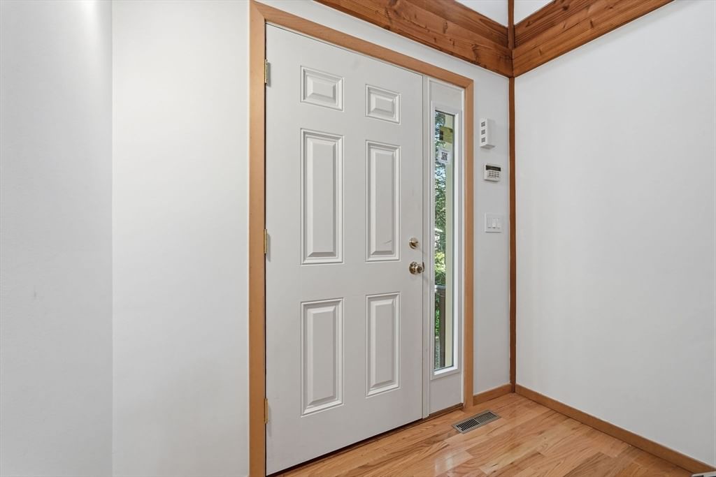 470 Montague Rd Sunderland — Photo 6 of 42