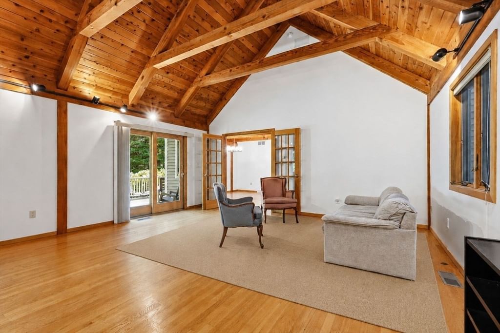 470 Montague Rd Sunderland — Photo 8 of 42