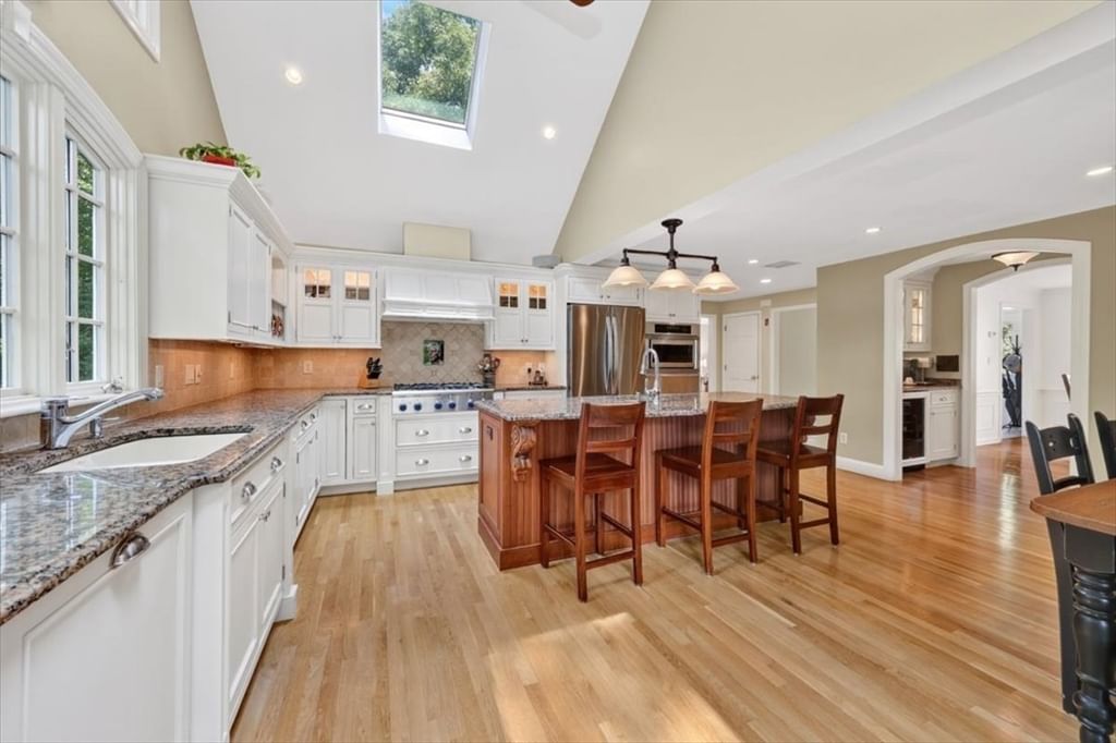 6 Blackhorse Ln Hingham — Photo 10 of 35