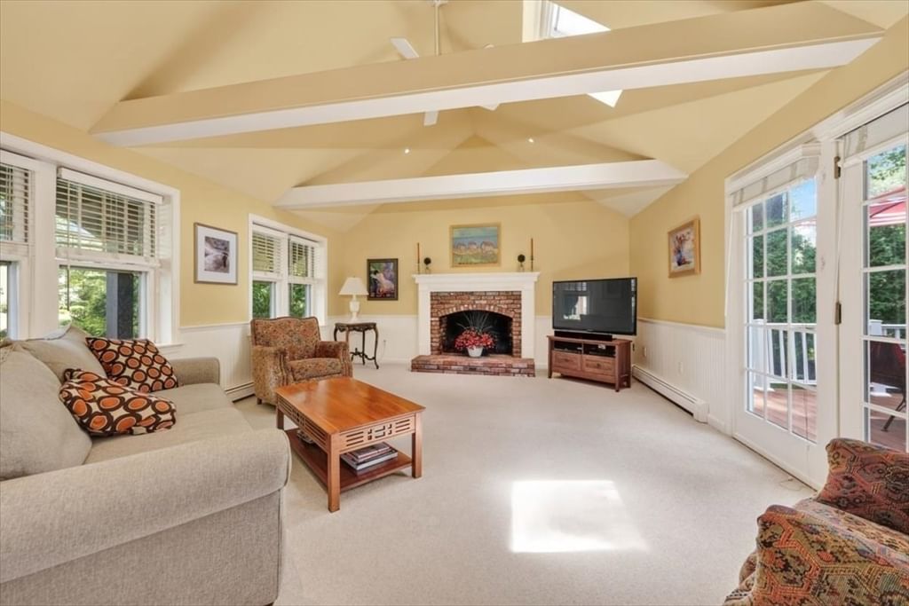 6 Blackhorse Ln Hingham — Photo 13 of 35