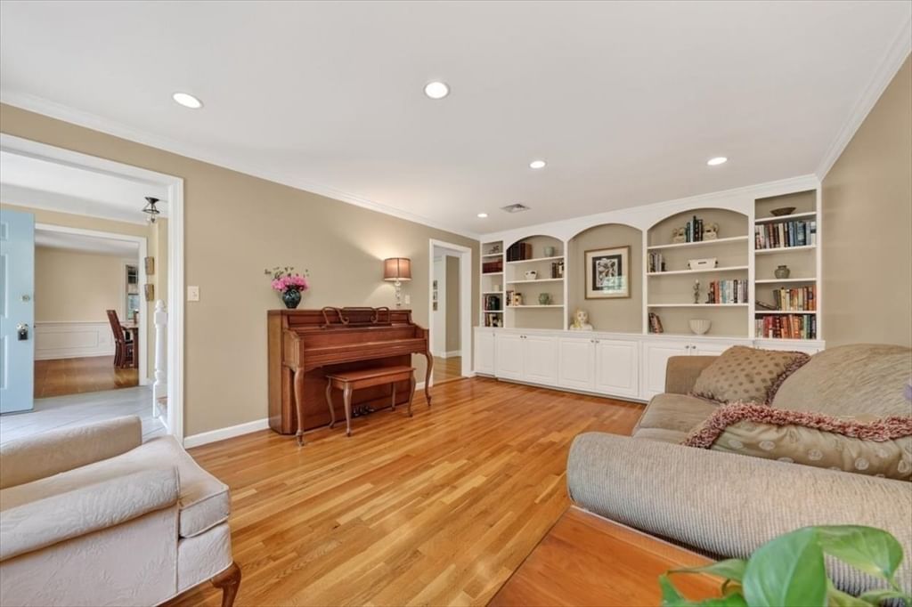 6 Blackhorse Ln Hingham — Photo 15 of 35