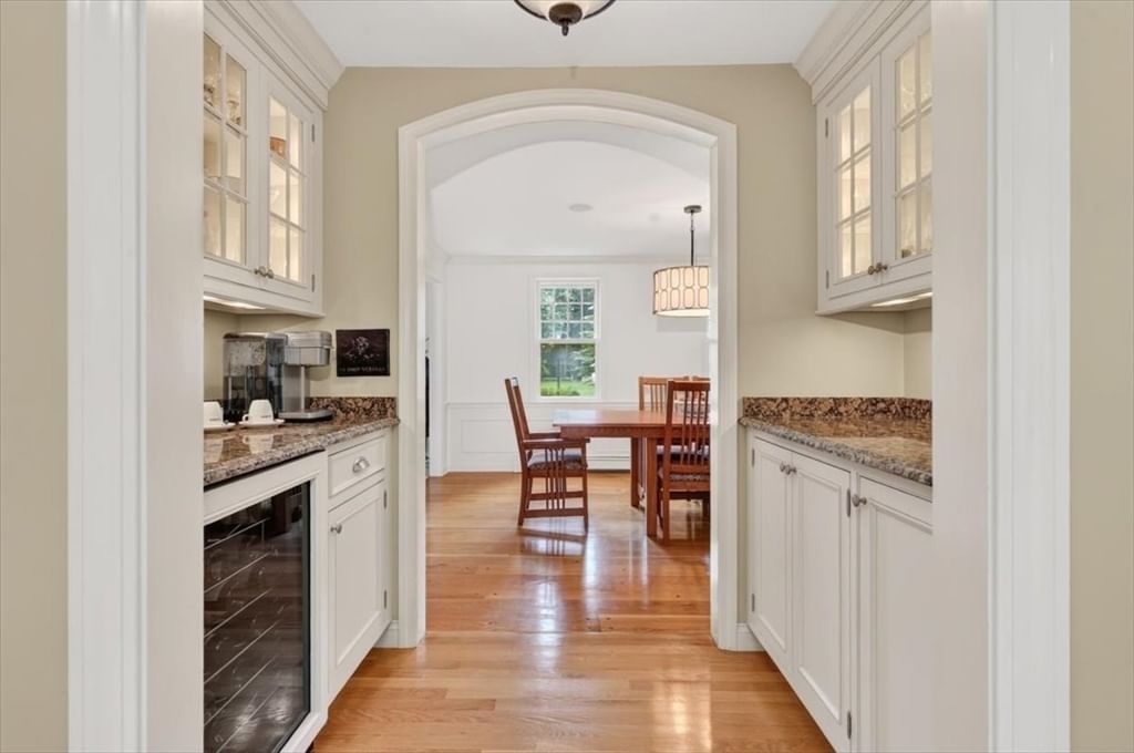 6 Blackhorse Ln Hingham — Photo 6 of 35