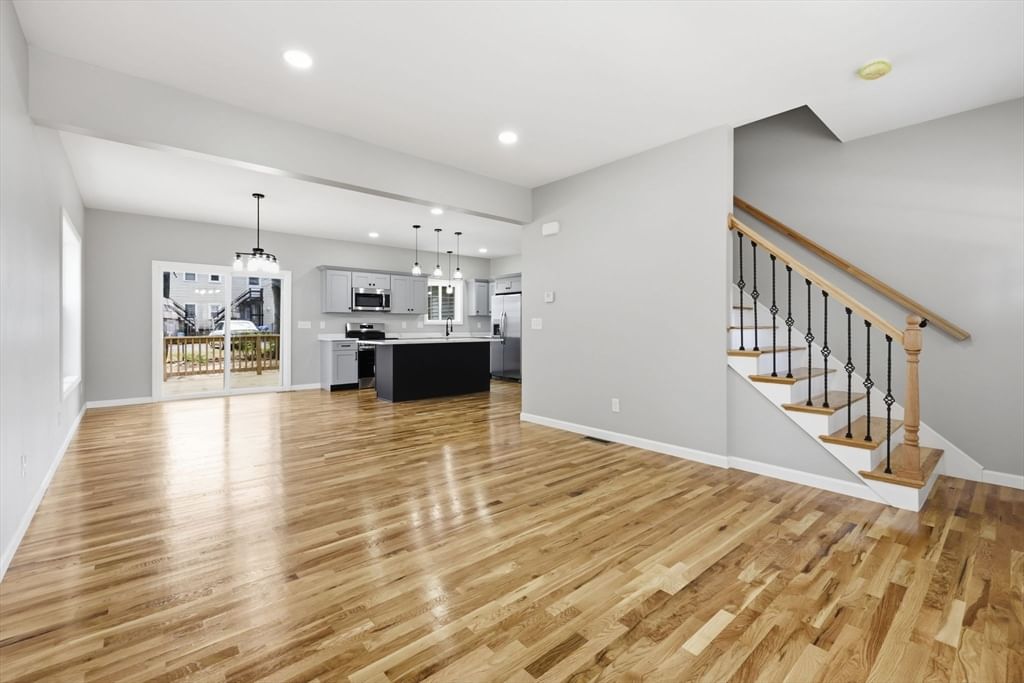 30 Goldenrod Springfield — Photo 8 of 38