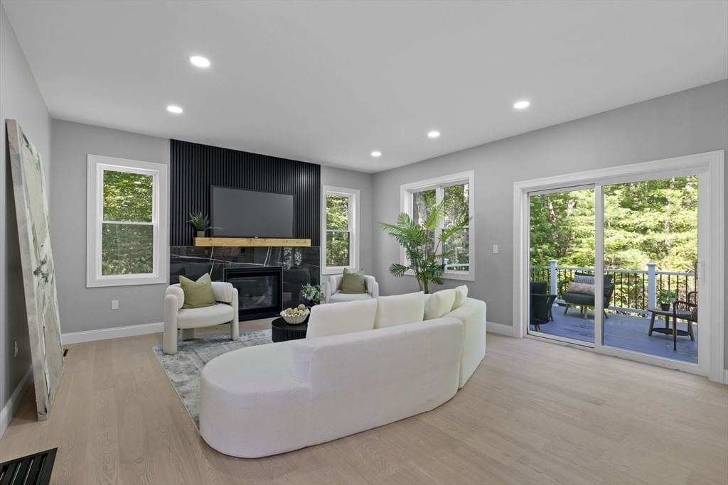 91 Howard St Easton — Photo 13 of 41