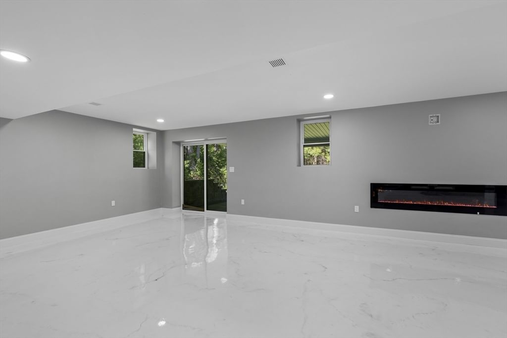 91 Howard St Easton — Photo 31 of 41