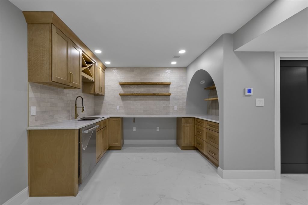 91 Howard St Easton — Photo 32 of 41