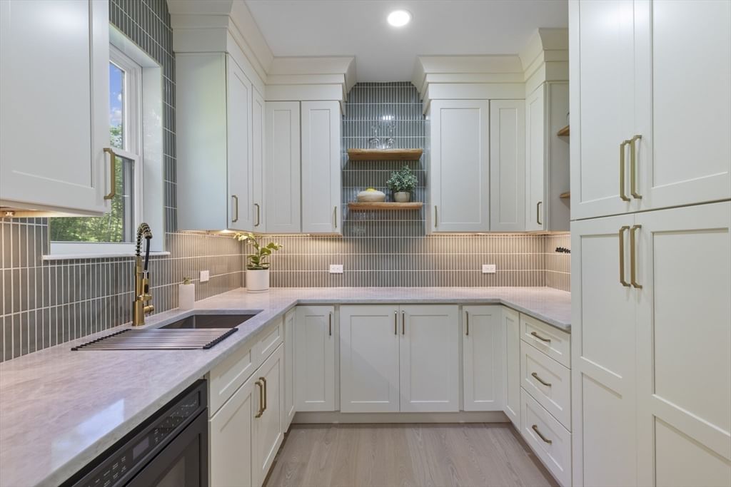 91 Howard St Easton — Photo 9 of 41