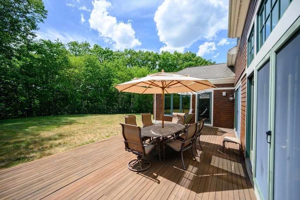 45 Clubhouse Drive Hingham — Photo 25 of 29