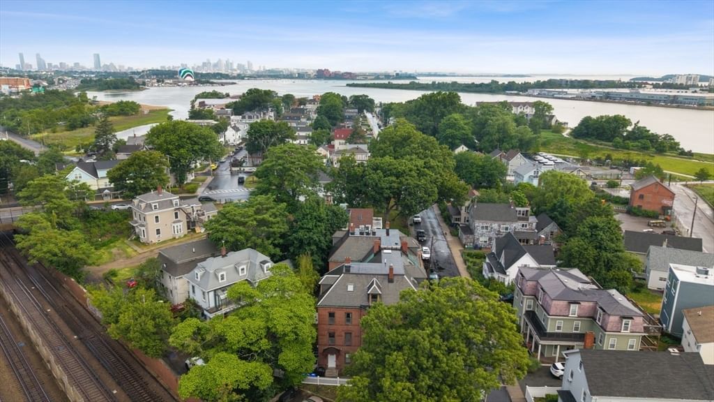86 Walnut St #3 Boston — Photo 33 of 38