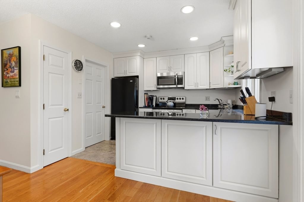 305 Salem St #312 Woburn — Photo 6 of 39