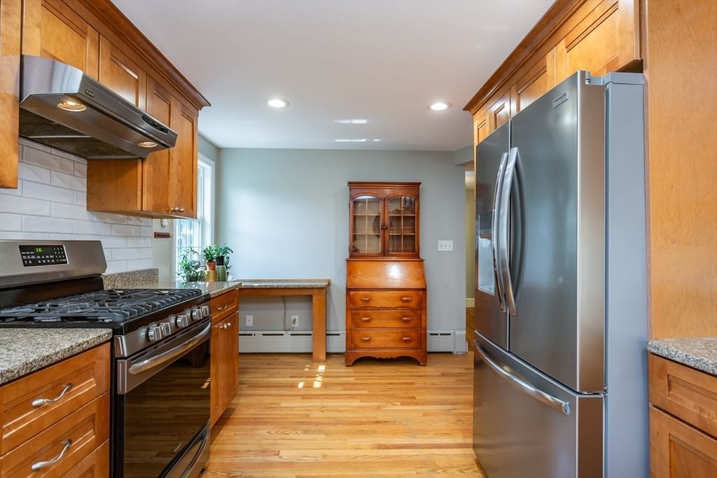 20 Rogers ST, Fairhaven, MA Photo #6