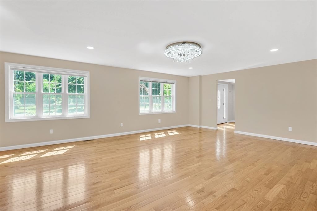 990 Frank Smith Rd Longmeadow — Photo 12 of 42