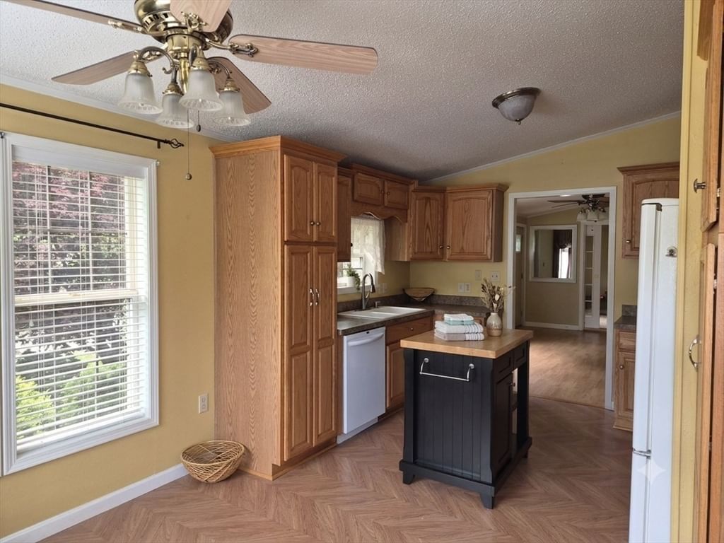 5 Fox Run, Brookfield, MA 01506 photo 2