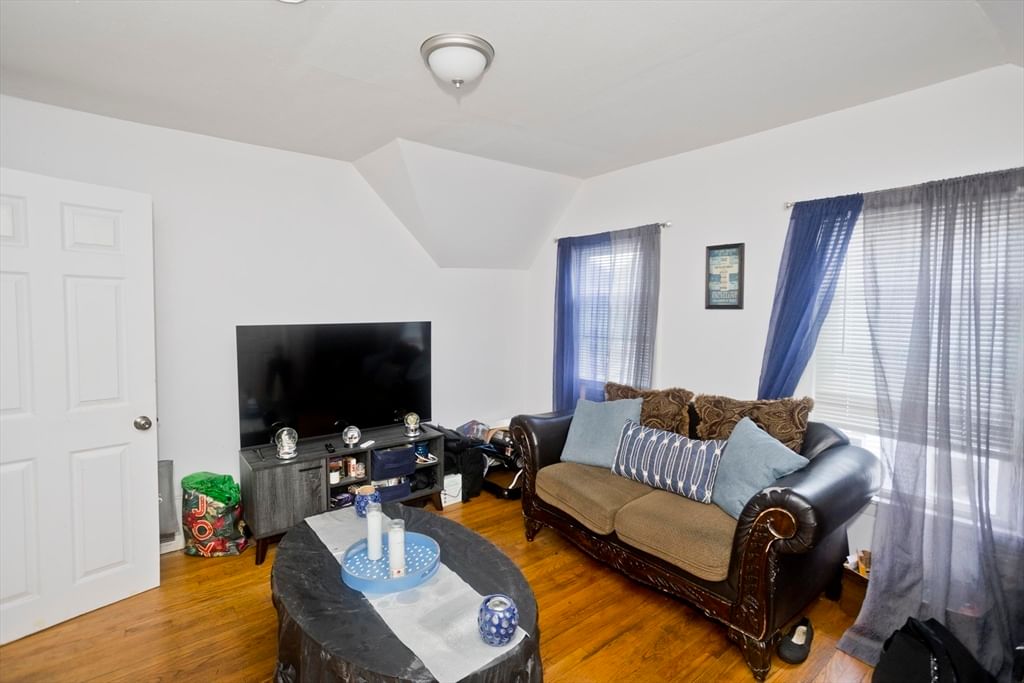90 Andrew St Springfield — Photo 10 of 25