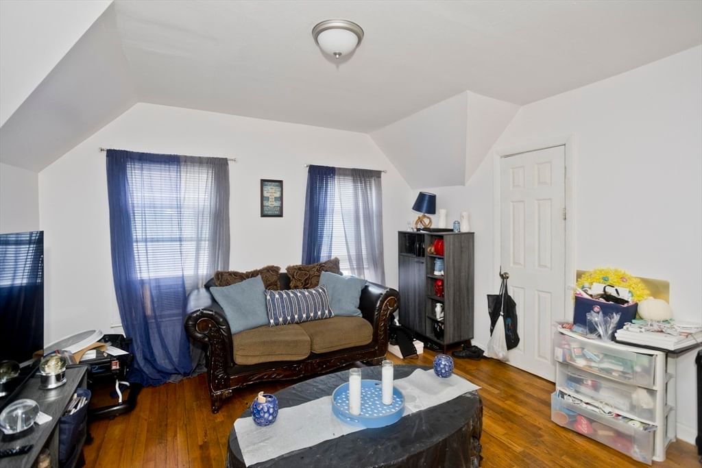 90 Andrew St Springfield — Photo 8 of 25