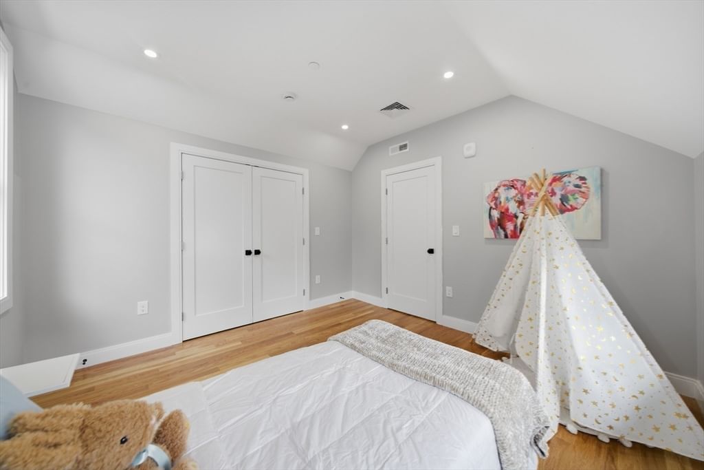 174 Walnut Street Somerville — Photo 7 of 26