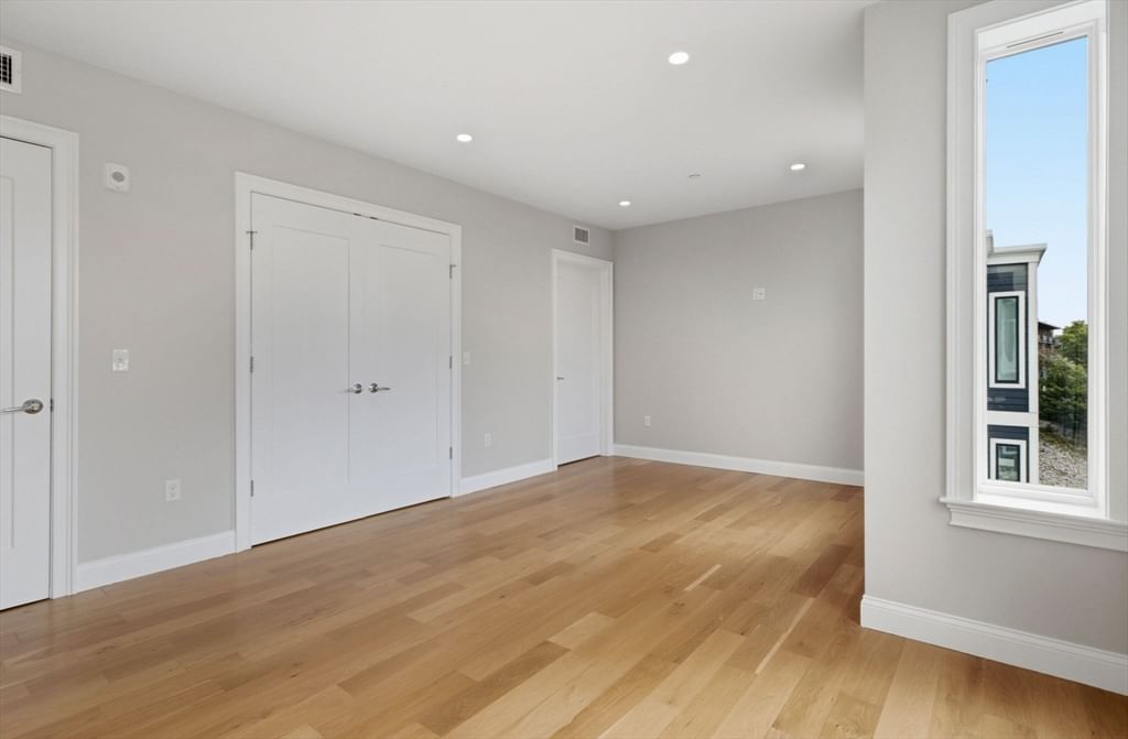 40 Westmoreland St #8 Boston — Photo 13 of 22